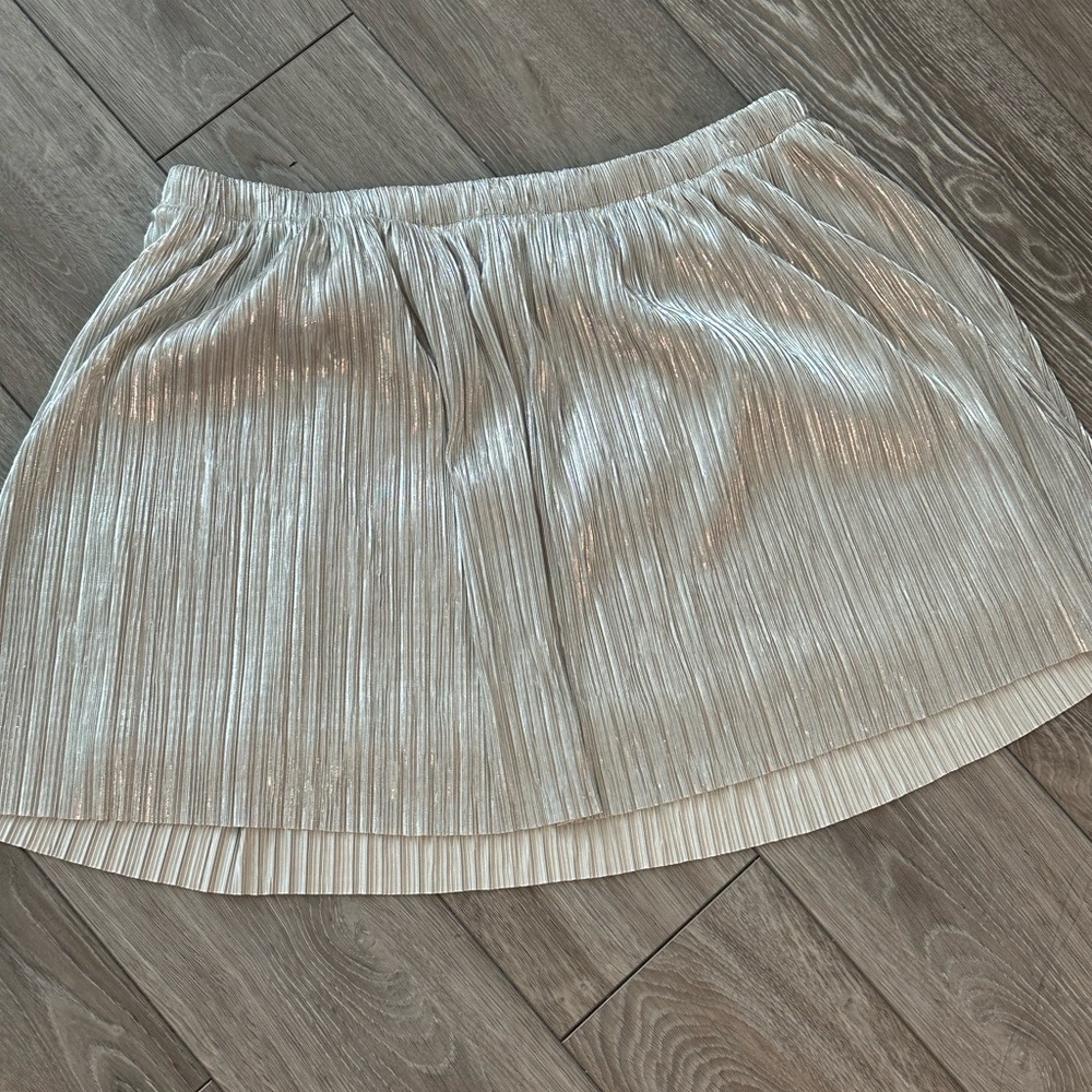 Kirra ribbed silver skirt for women pre-owned size L gently used